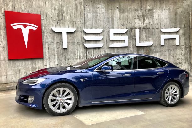 Een Tesla privé leasen